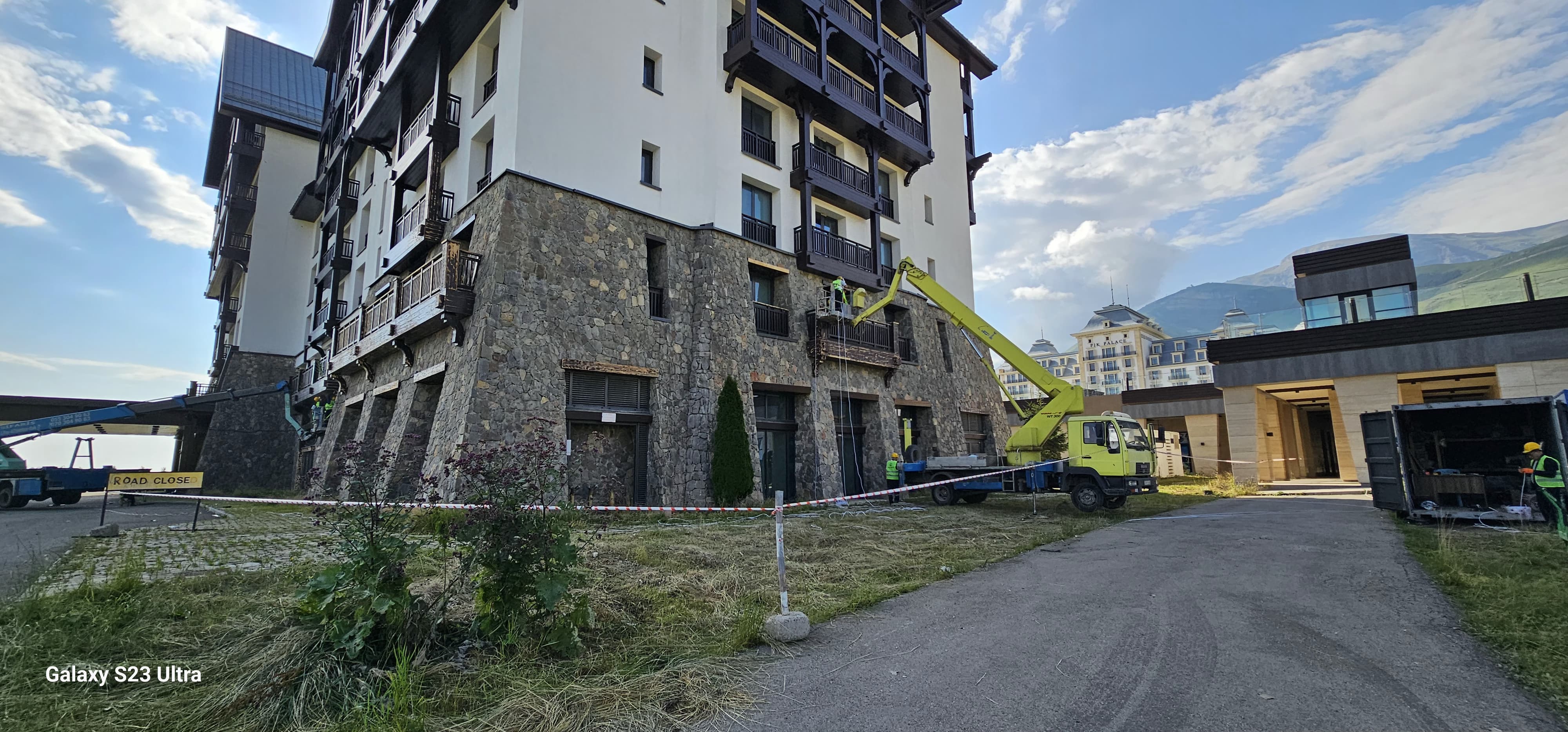 Şahdağ Pik Palace & Park Chalet Kompleksi fasad və damının təmir olunması