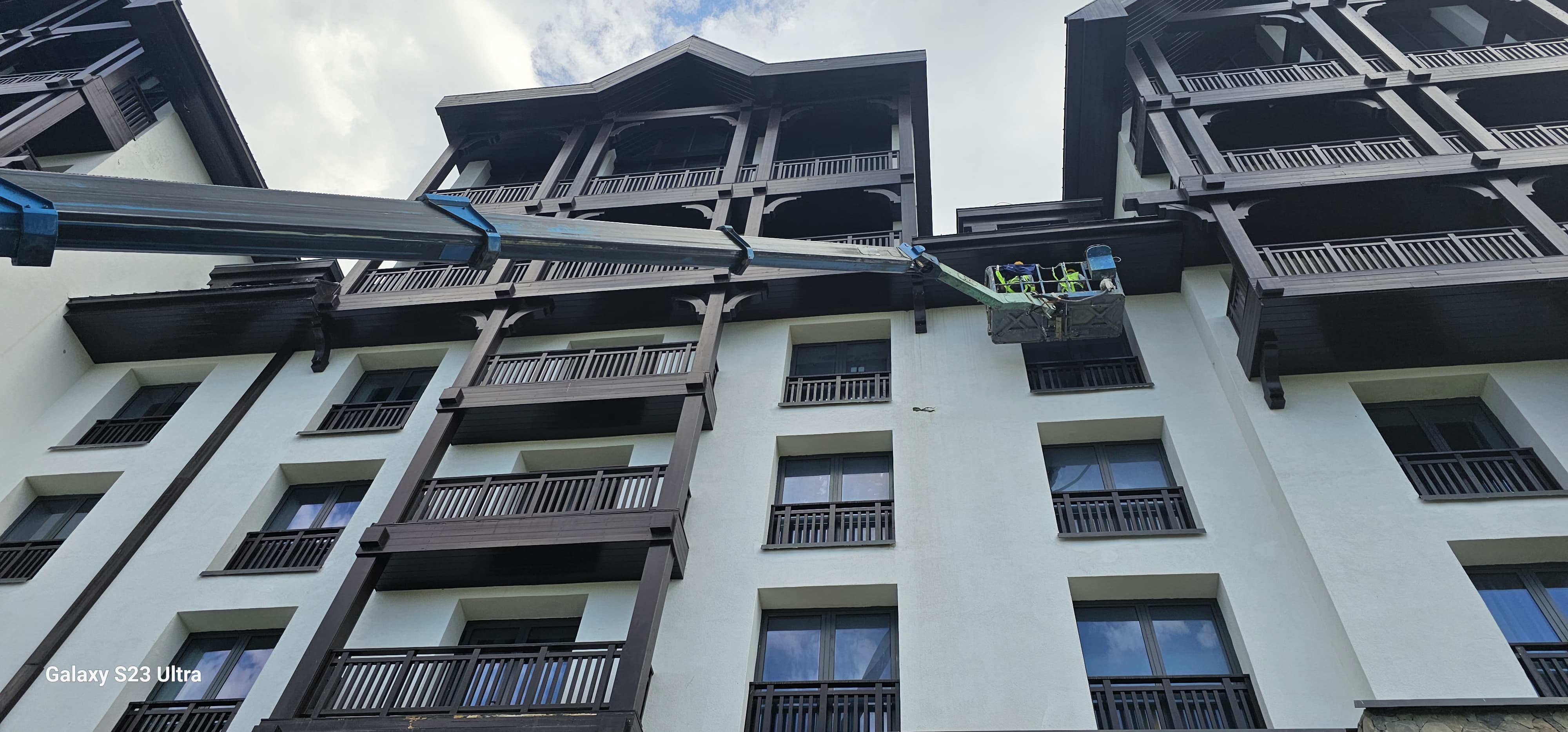 Şahdağ Pik Palace & Park Chalet Kompleksi fasad və damının təmir olunması