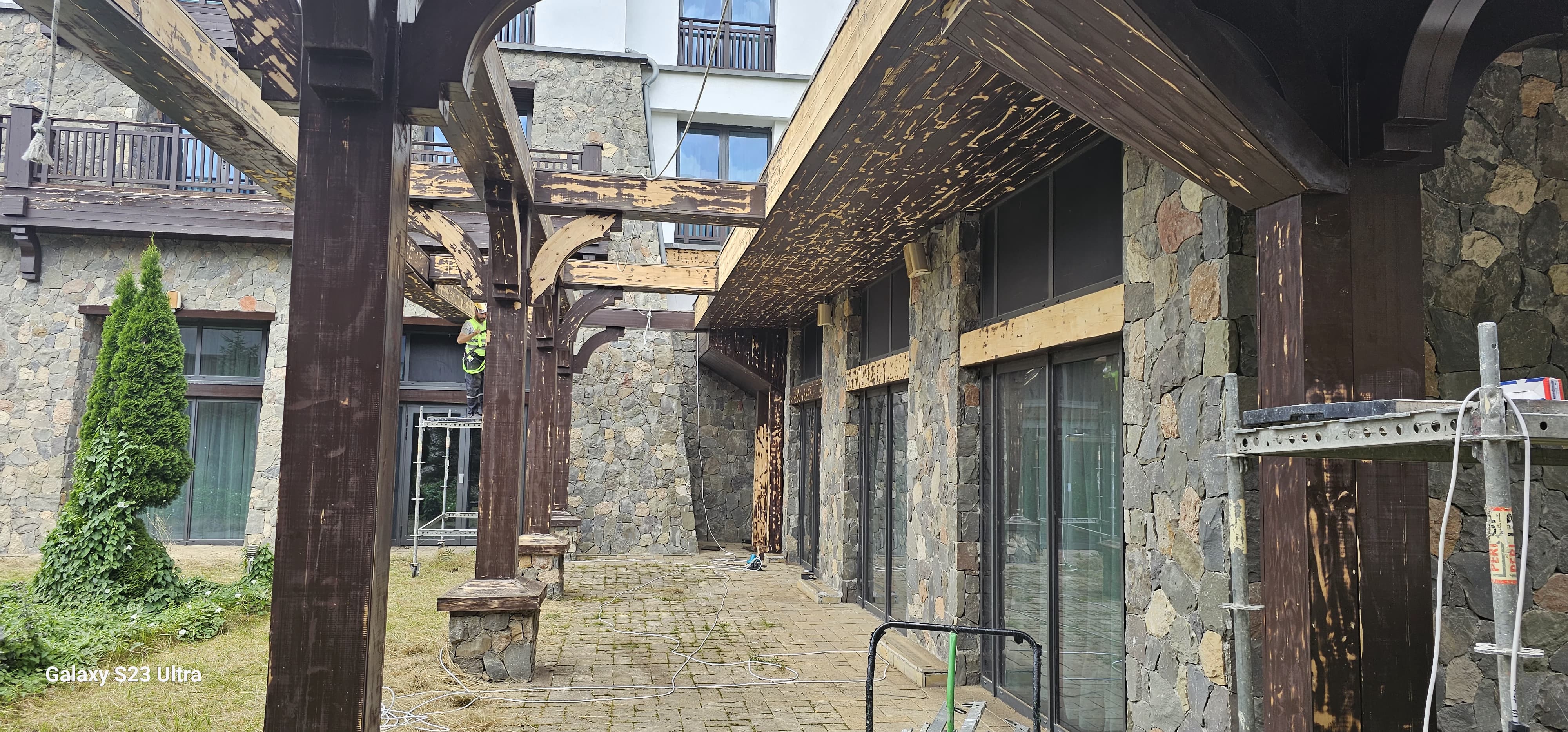 Şahdağ Pik Palace & Park Chalet Kompleksi fasad və damının təmir olunması