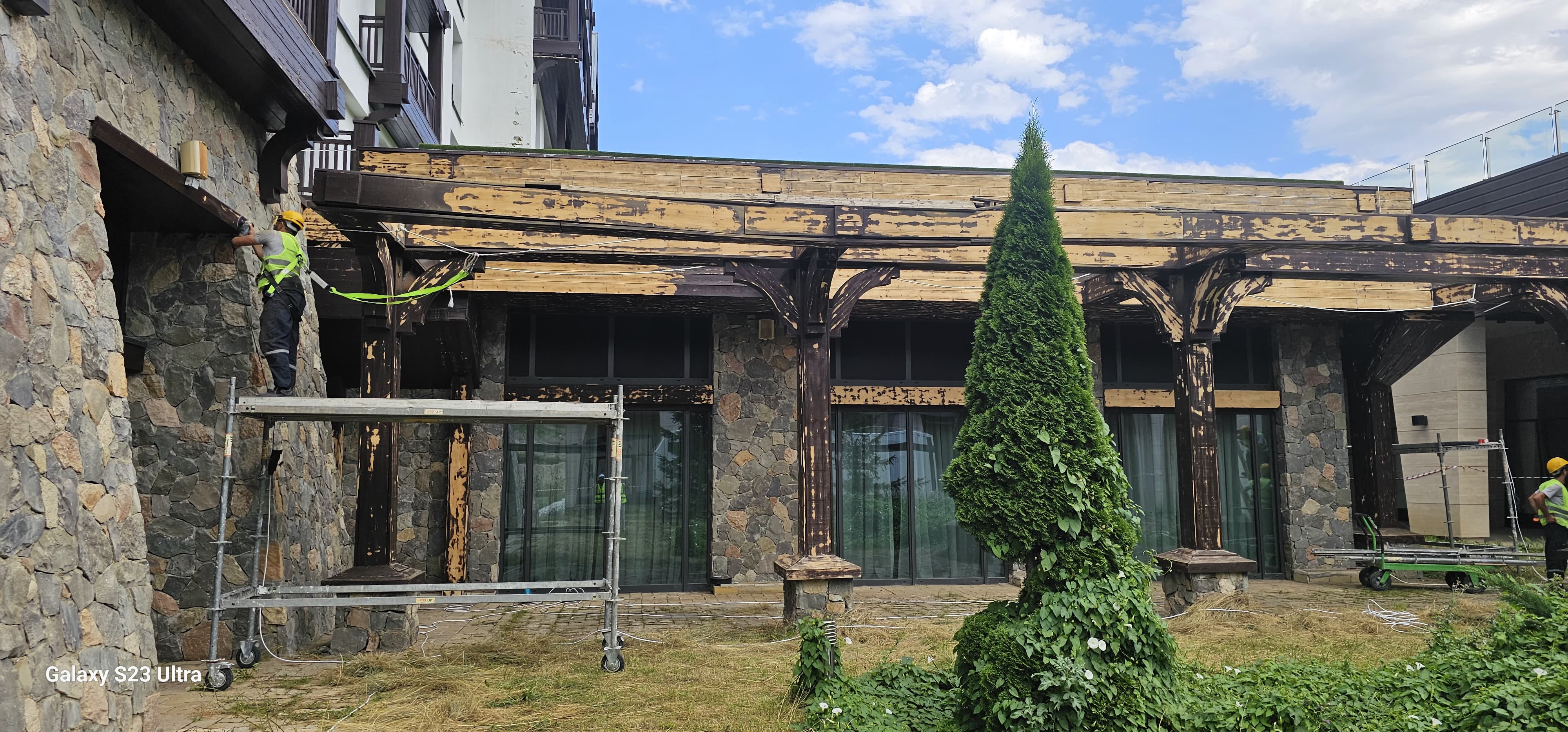 Şahdağ Pik Palace & Park Chalet Kompleksi fasad və damının təmir olunması