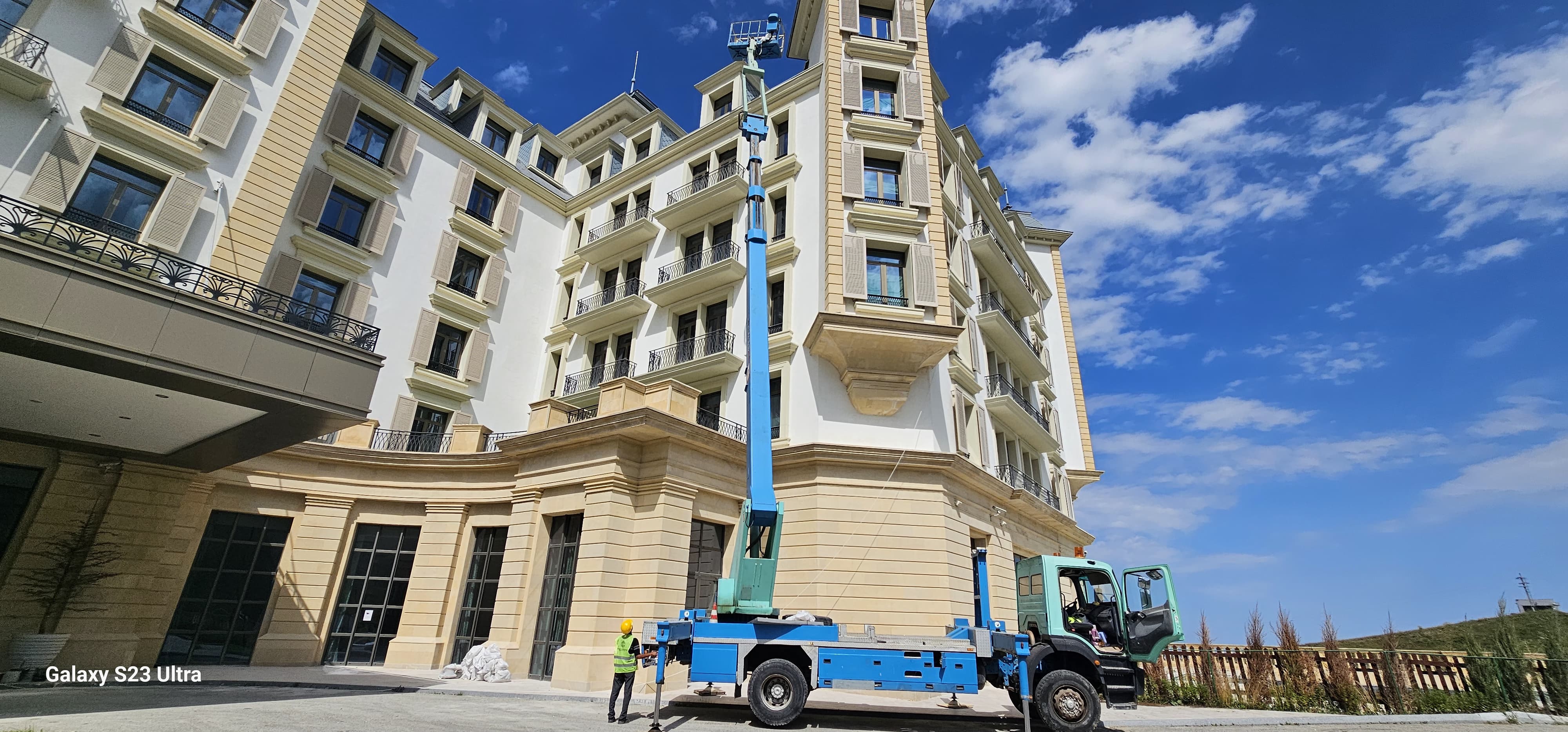Şahdağ Pik Palace & Park Chalet Kompleksi fasad və damının təmir olunması
