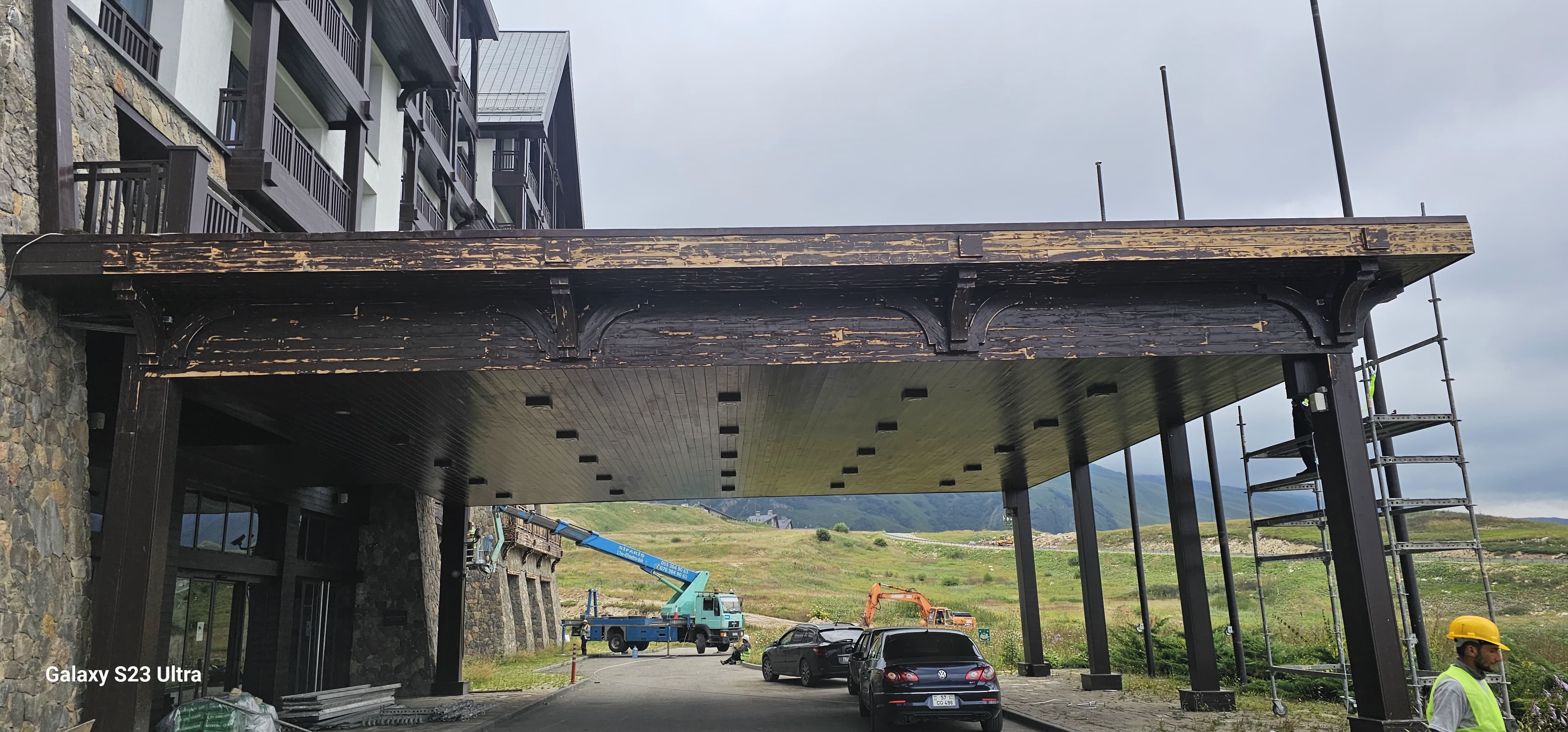 Şahdağ Pik Palace & Park Chalet Kompleksi fasad və damının təmir olunması